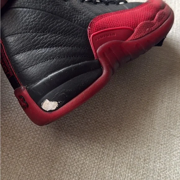 Nike Black and Red Sneakers - Picture 3 of 9